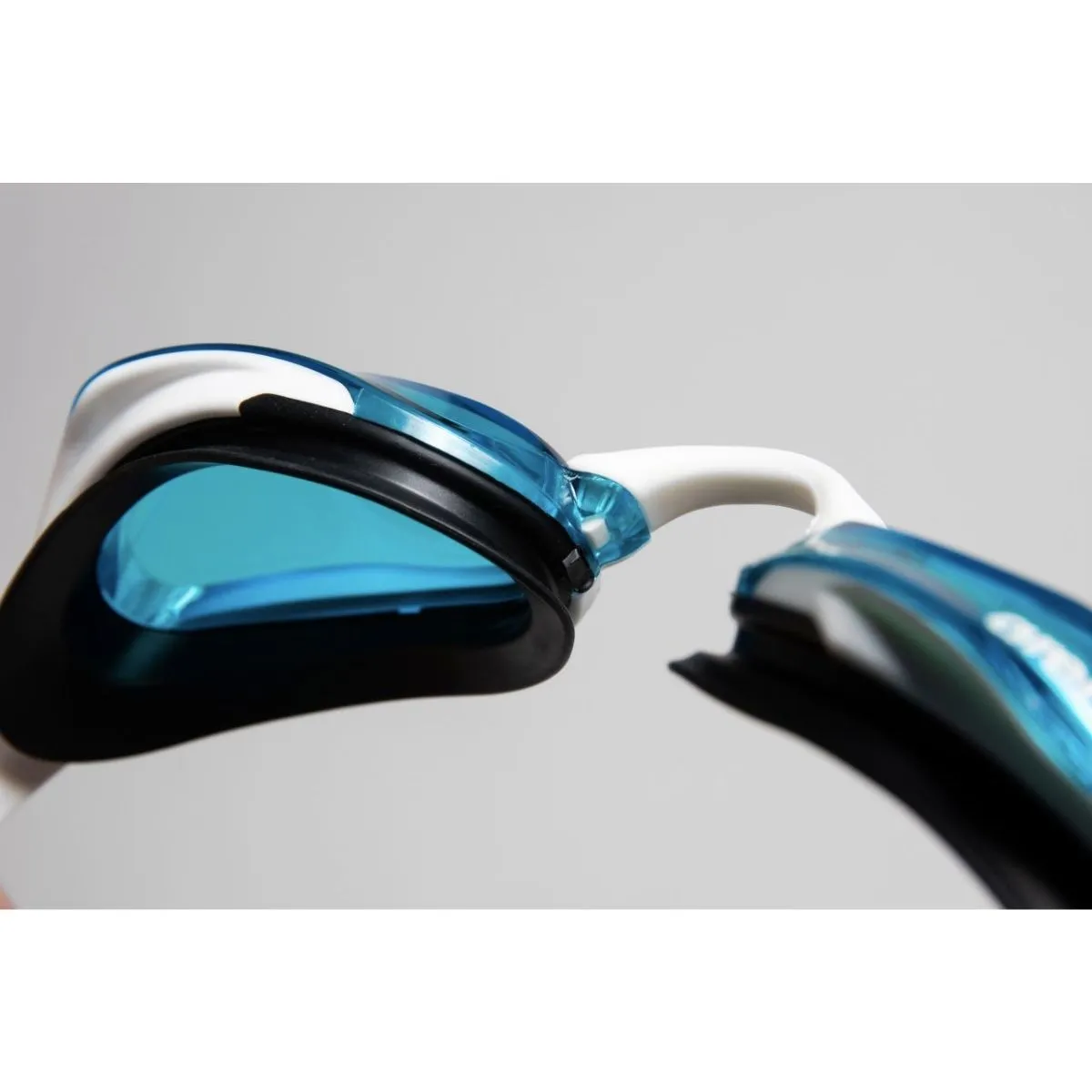 COBRA ULTRA SWIPE GOGGLES