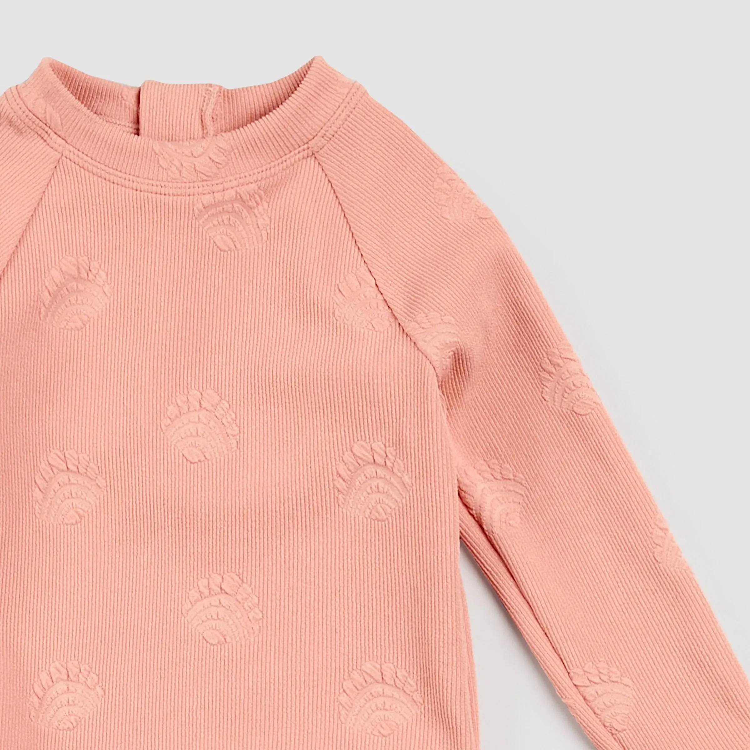 Embossed Seashell Print on Ribbed Coral Long-Sleeve Rashguard Swim Set | Petit Lem
